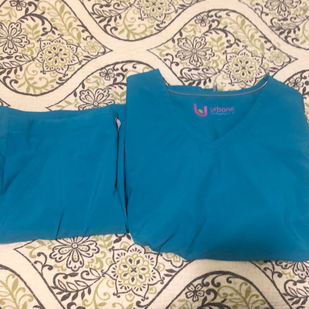 Women’s Urban Performance Scrub Set